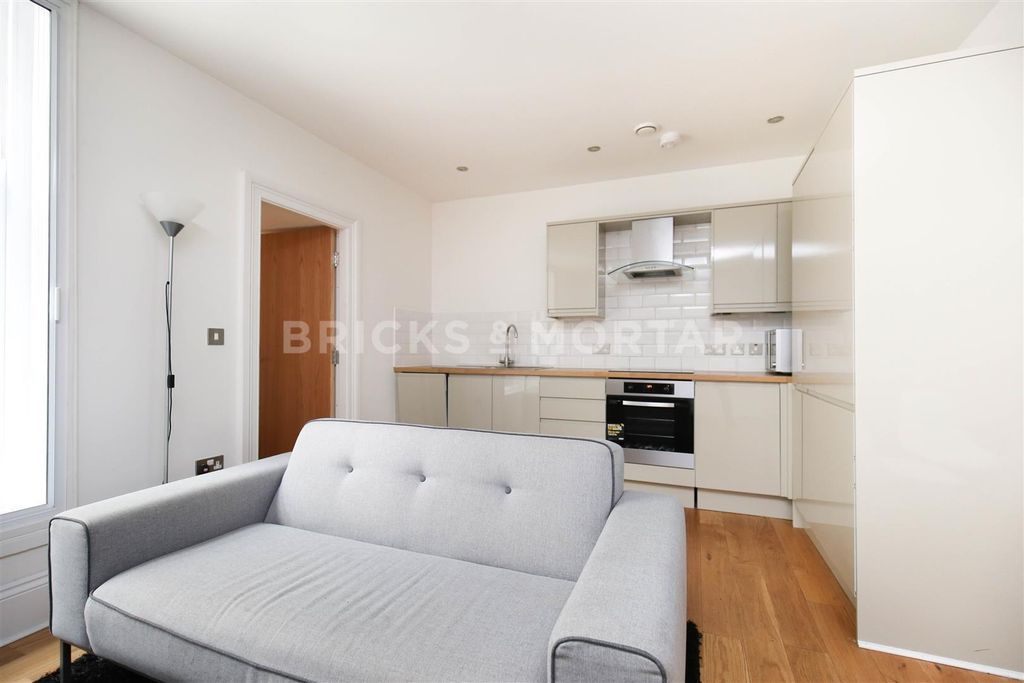 Property photo 3 of 12 853U-Qg7And3Rc8Y3Itf_Fd0Zda.Jpg