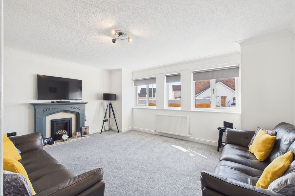 Property photo 2 of 30