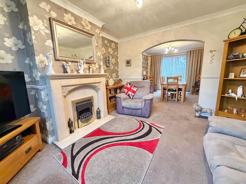 Property photo 2 of 20 Lounge