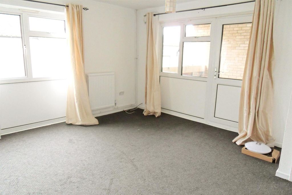 Property photo 2 of 8 H.Jpg