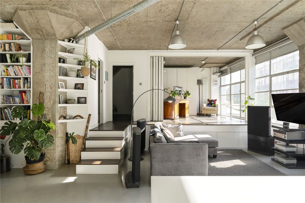 Property photo 1 of 36 Picture No. 03