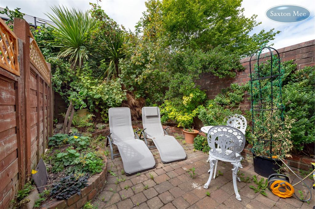 Property photo 3 of 21 9 Tasker Road, S10 1Uy - Garden 869.Jpg