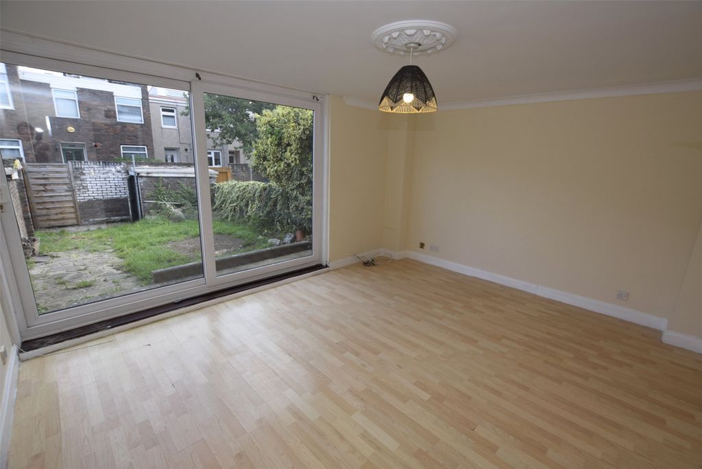 Property photo 3 of 9 Picture No. 21