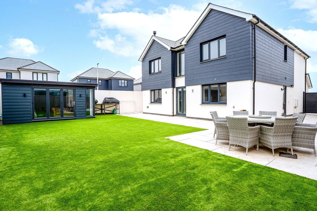 Property photo 2 of 34