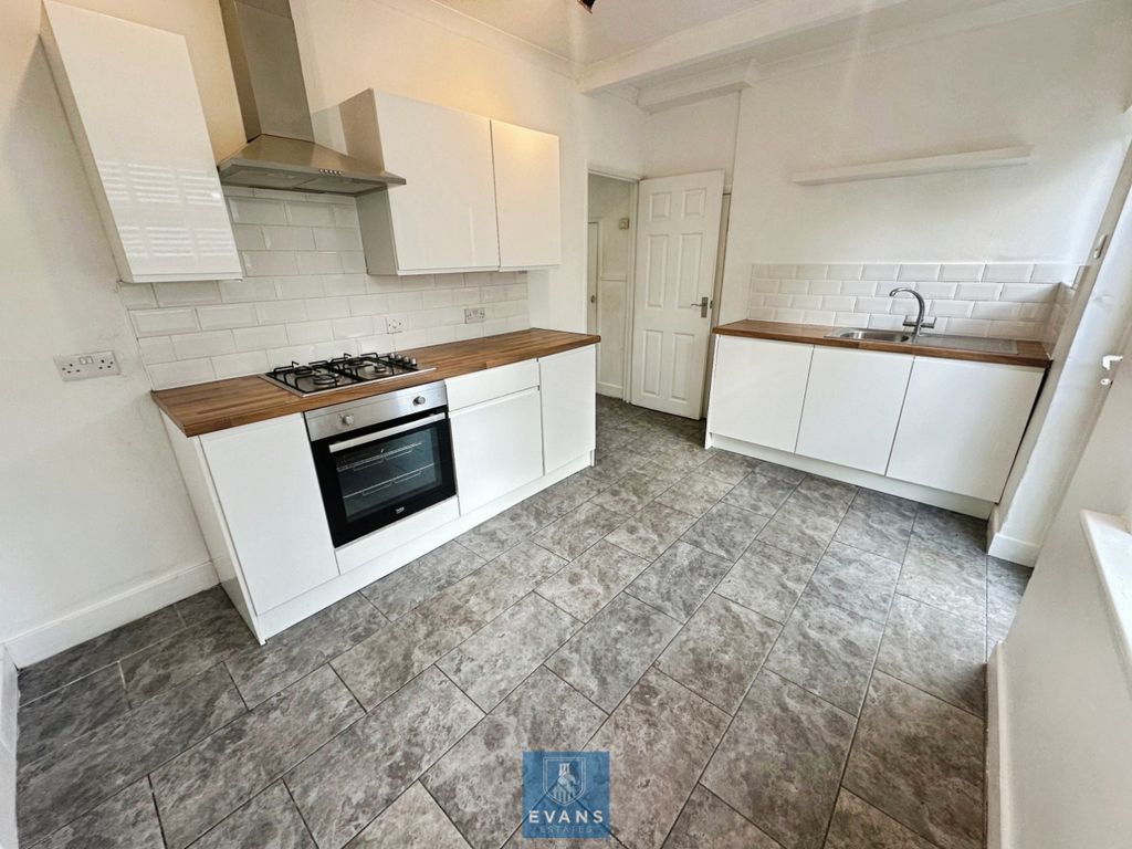 Property photo 2 of 18 Refitted Kitchen Diner