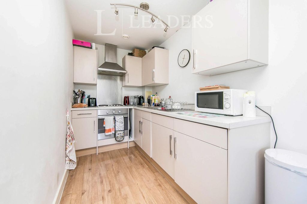 Property photo 3 of 6 Kitchen