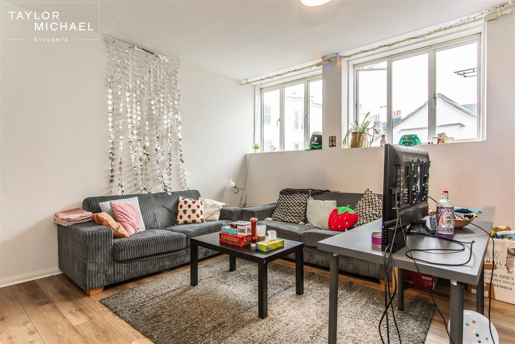 Property photo 3 of 16 Living Room