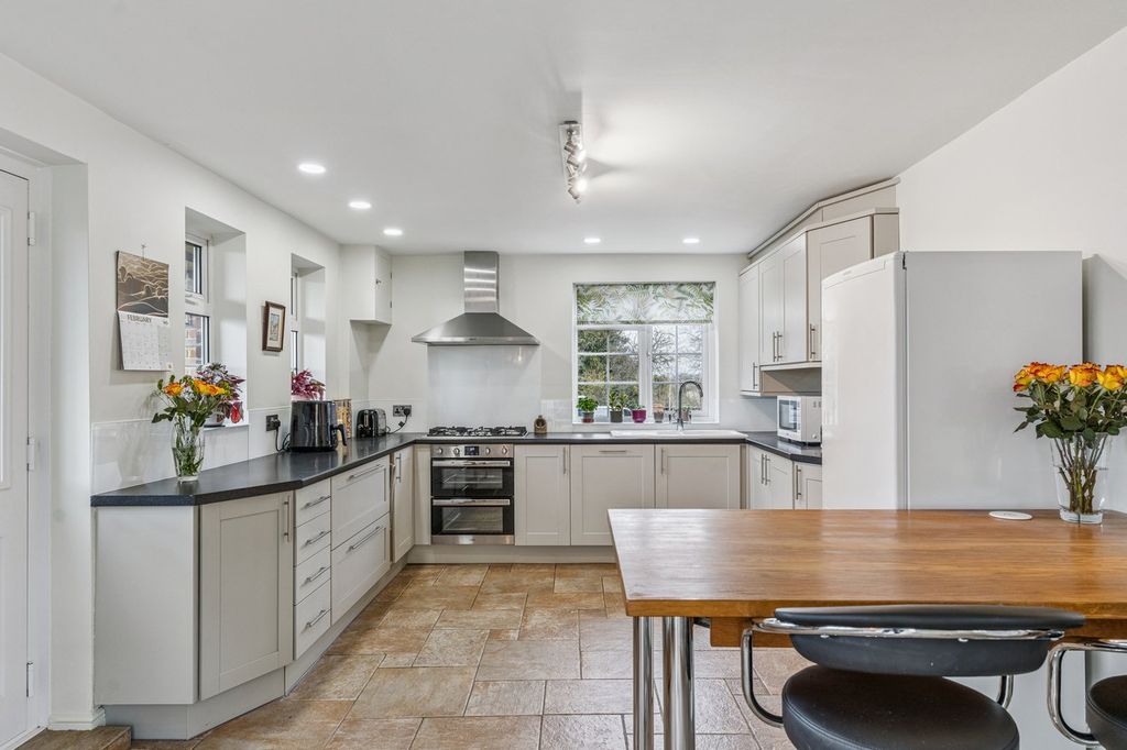 Property photo 3 of 26