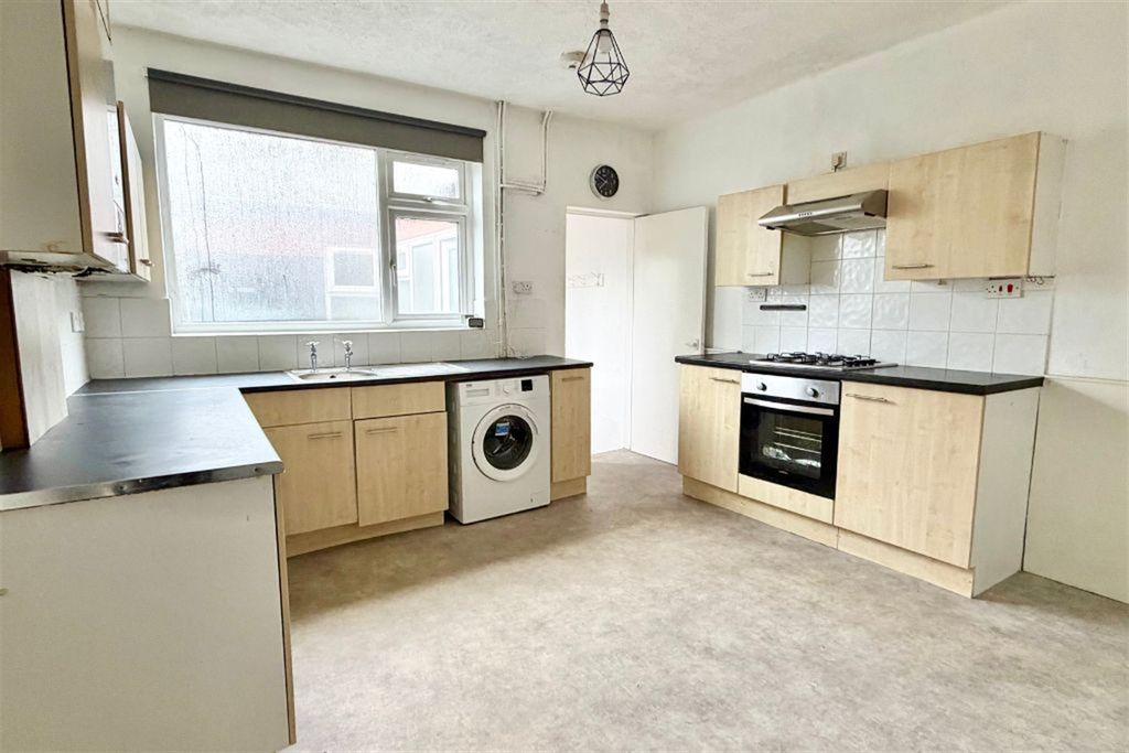 Property photo 3 of 13 Kitchen