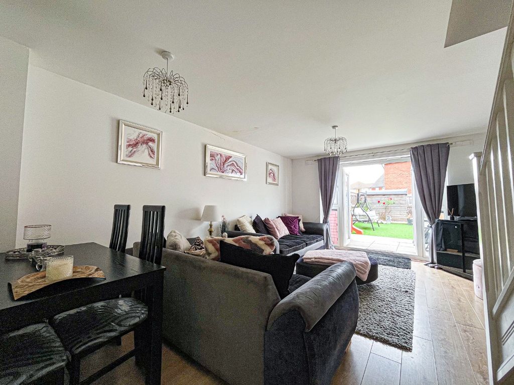 Property photo 3 of 15 4324804