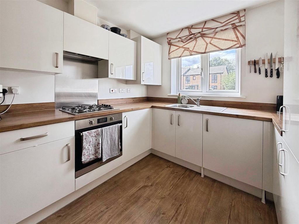 Property photo 3 of 17 66Bf0598-Kit.Jpeg