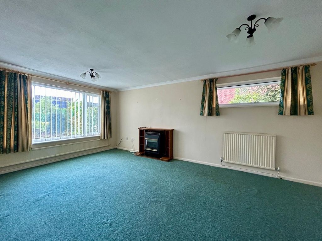 Property photo 3 of 15 Sitting Room