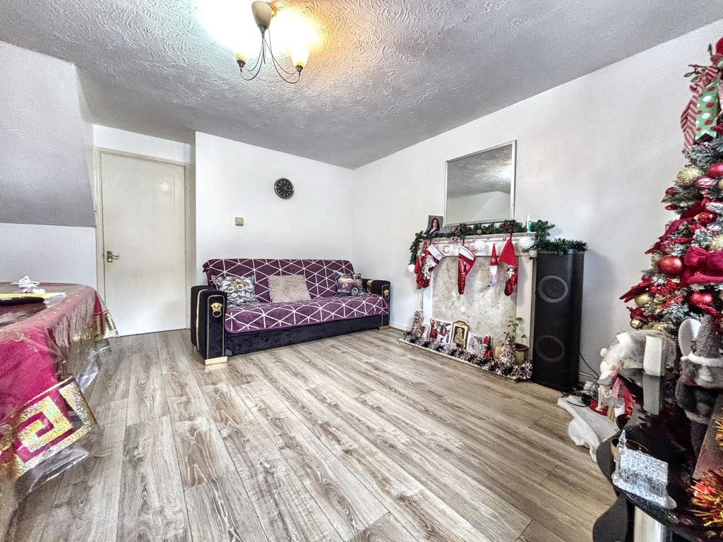 Property photo 3 of 16 6.Jpeg