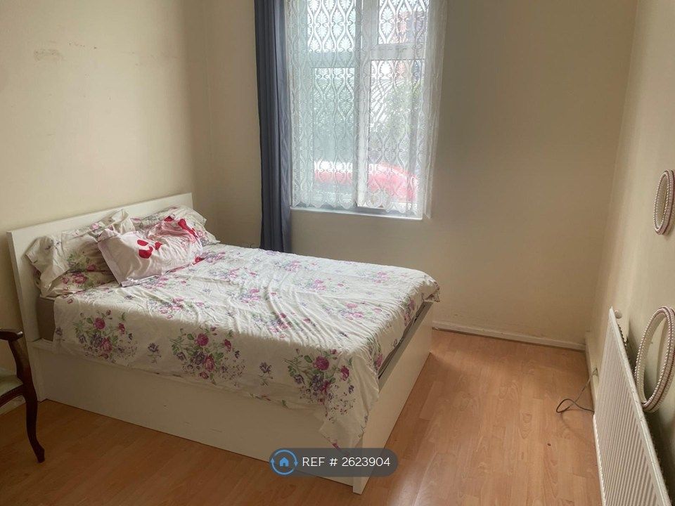 Property photo 3 of 7 Bedroom