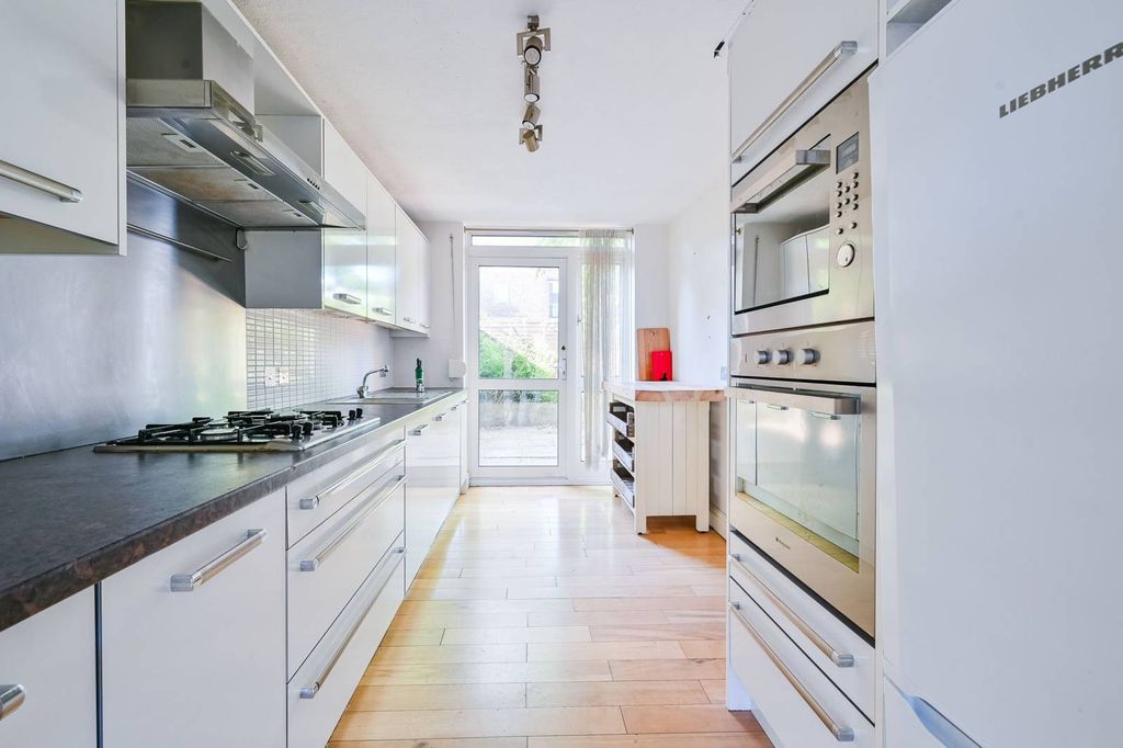 Property photo 3 of 8