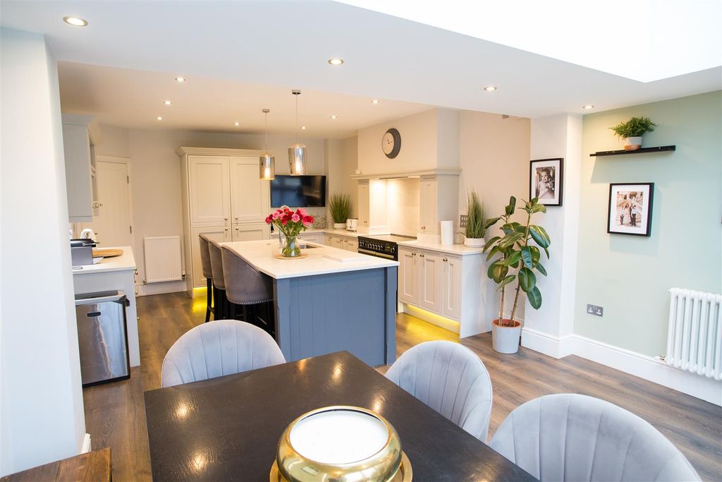 Property photo 1 of 52 Kitchen And Dining Area