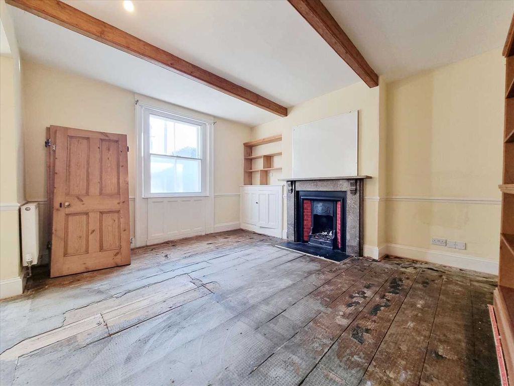 Property photo 2 of 14 Lounge: