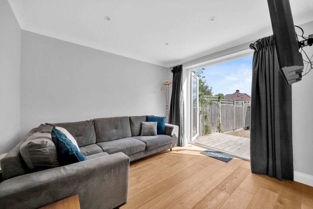 Property photo 3 of 11 5364304
