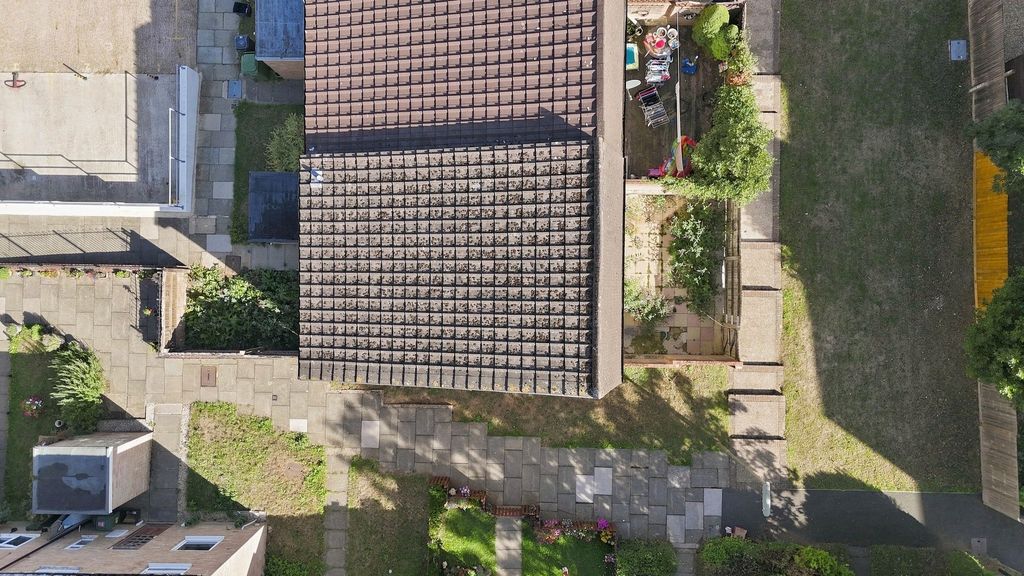 Property photo 3 of 32