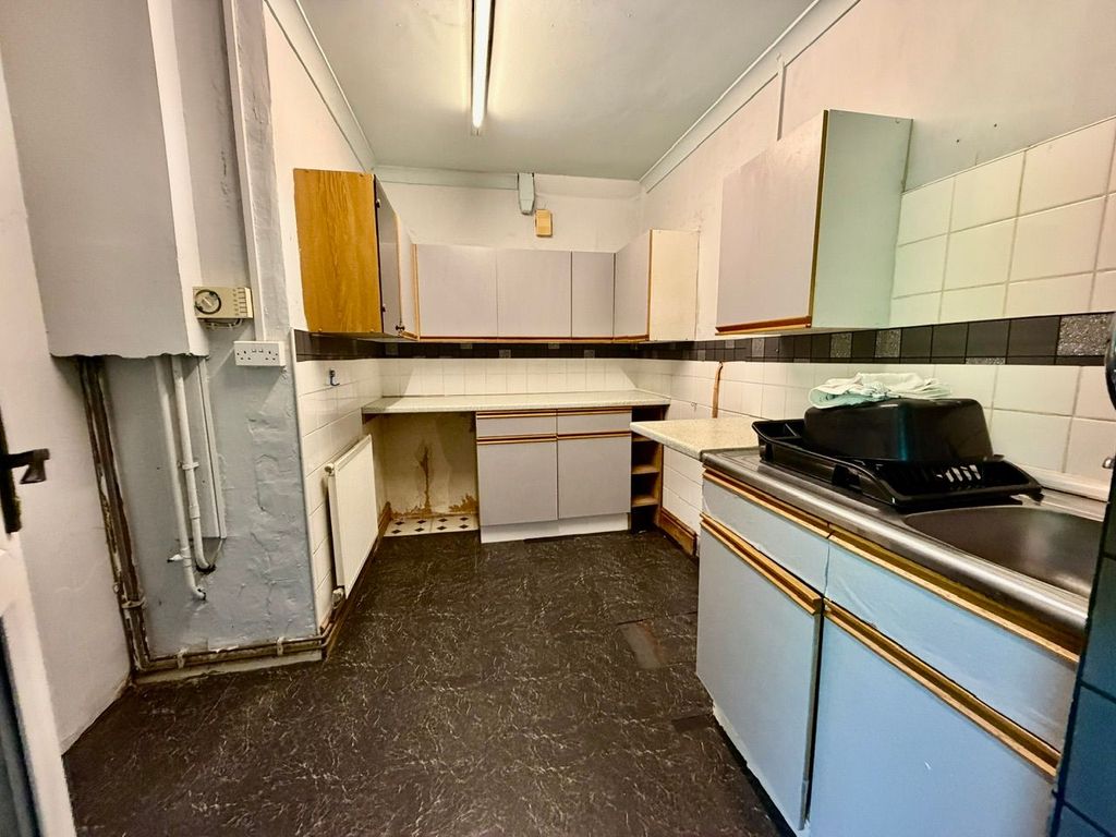 Property photo 3 of 44