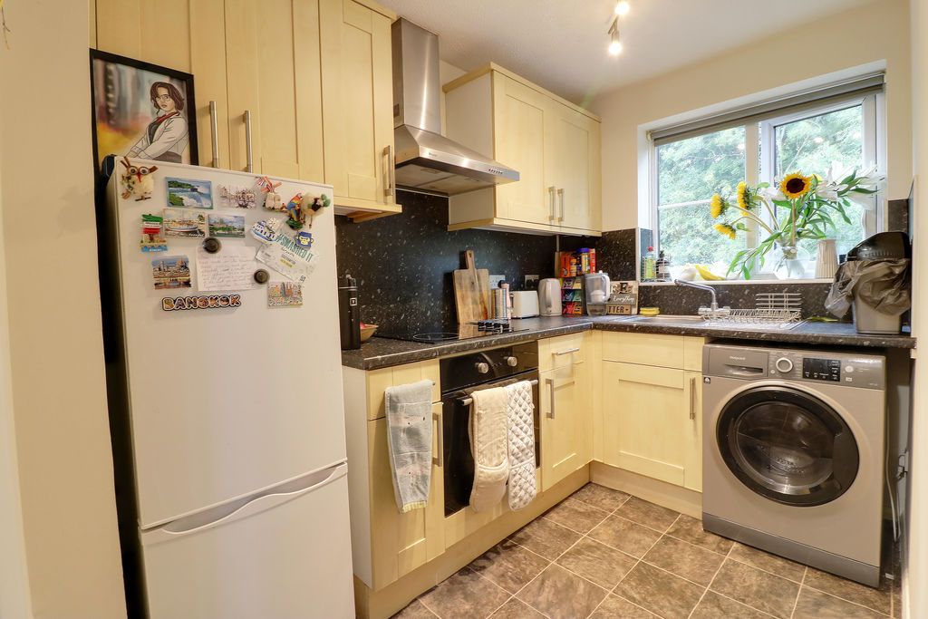 Property photo 2 of 8 Kitchen