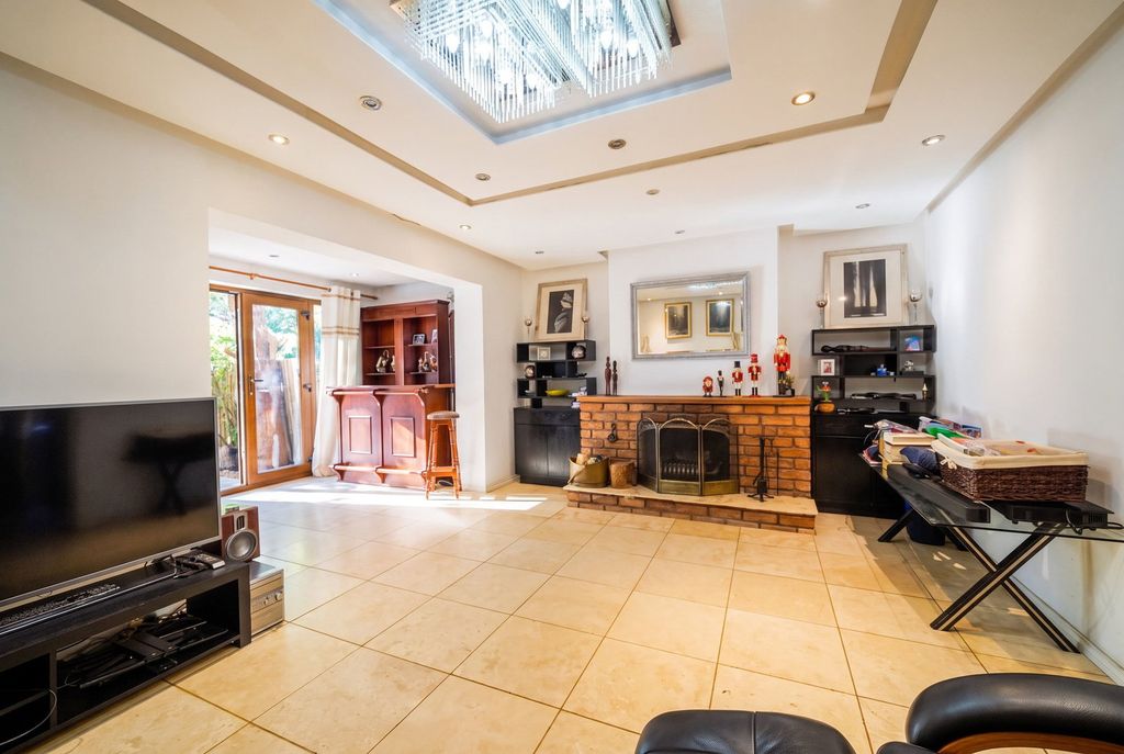 Property photo 2 of 19