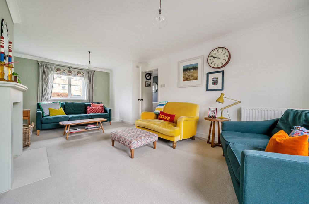 Property photo 3 of 17 Sitting Room