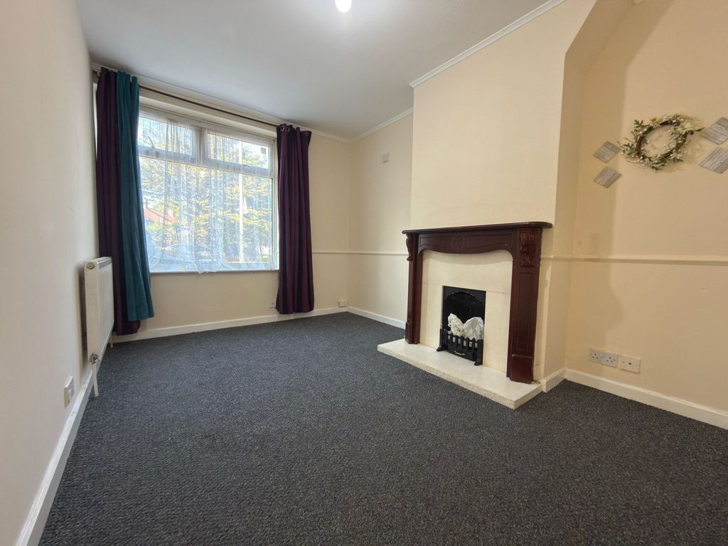 Property photo 1 of 13 Five Bedroom Family House Ideal For Couples-Â£2600