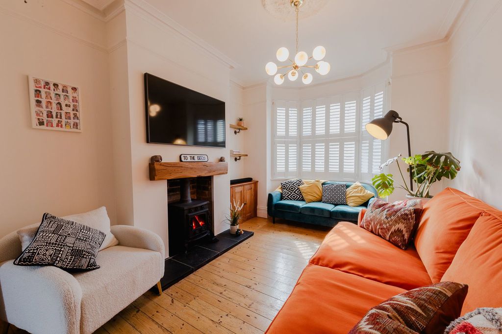 Property photo 2 of 25