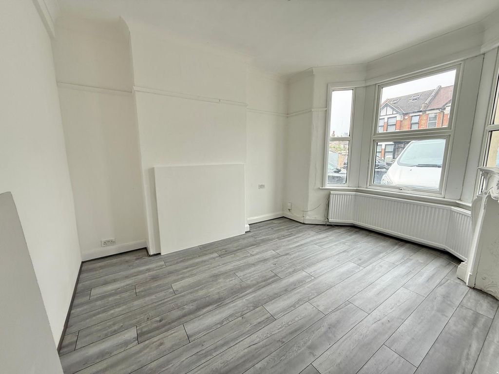 Property photo 3 of 10 Gallery