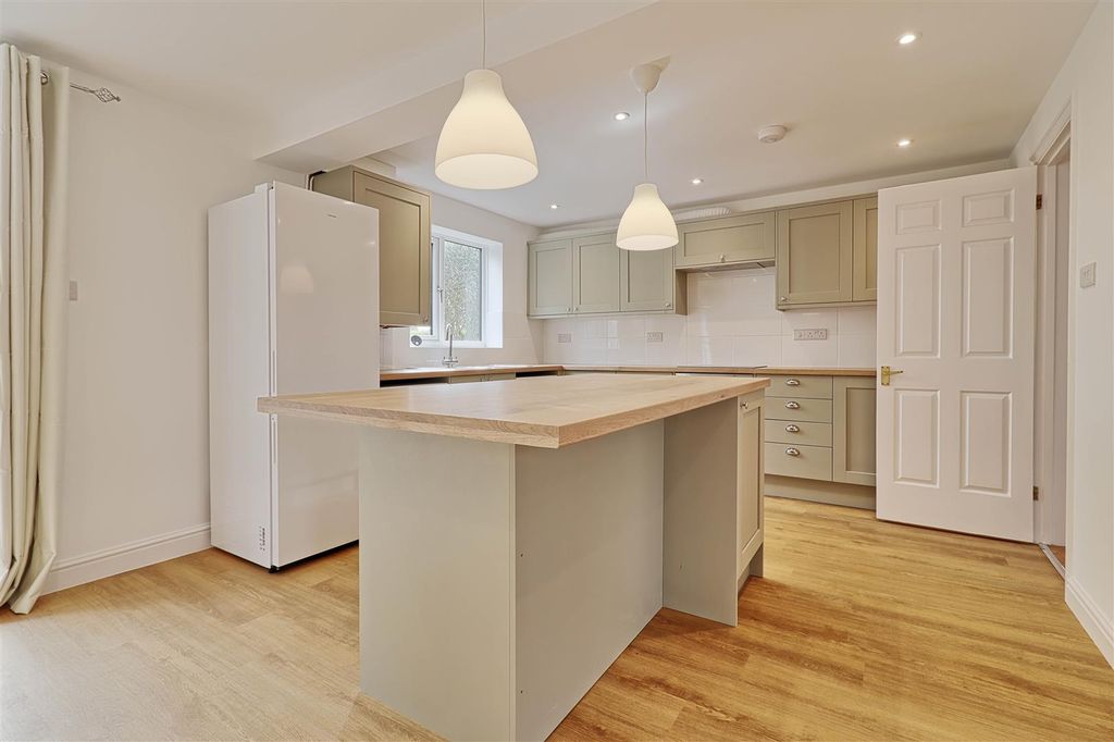 Property photo 3 of 23 Kitchen.Jpg