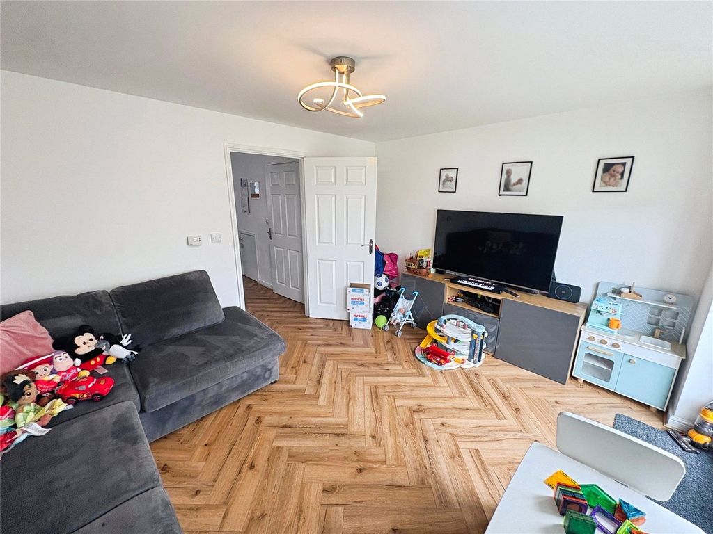 Property photo 3 of 14 Lounge