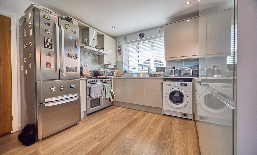 Property photo 3 of 15 Hall Road, Bb 6.Jpg