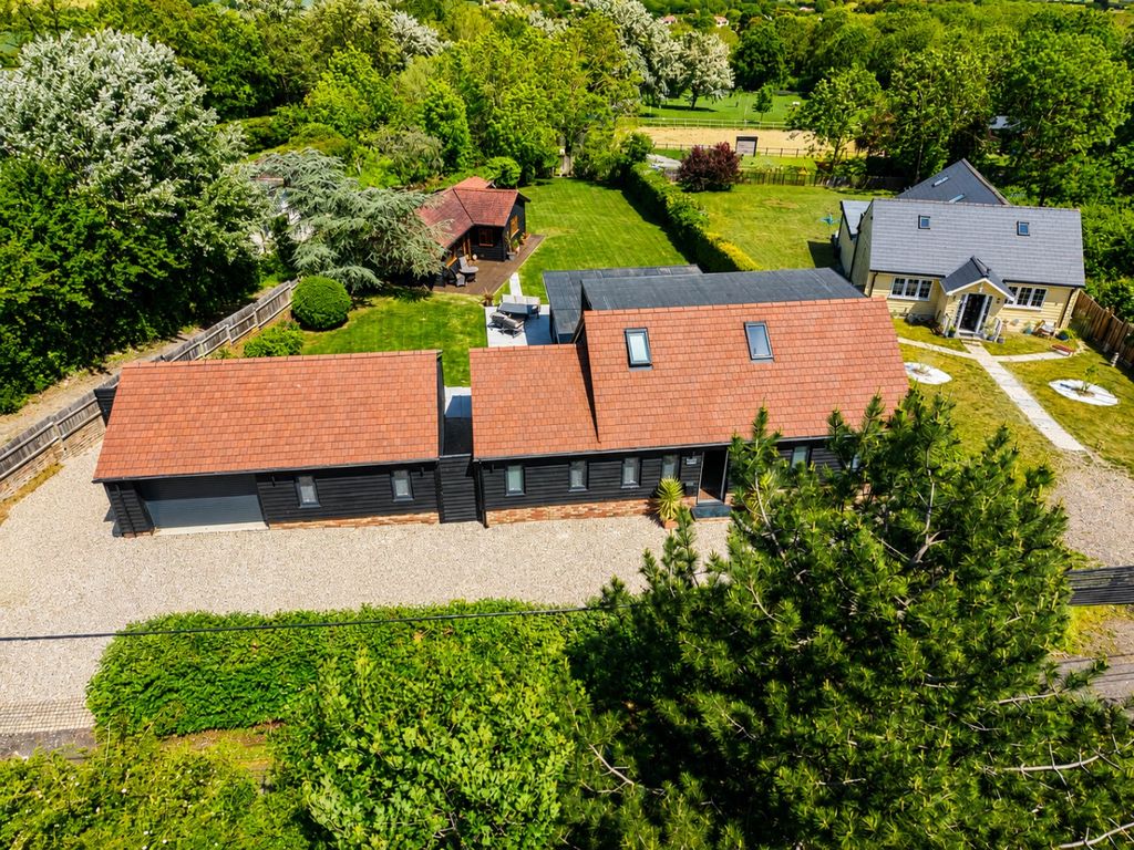 3 bed detached house for saleThe Chase, Ashingdon, Essex SS4