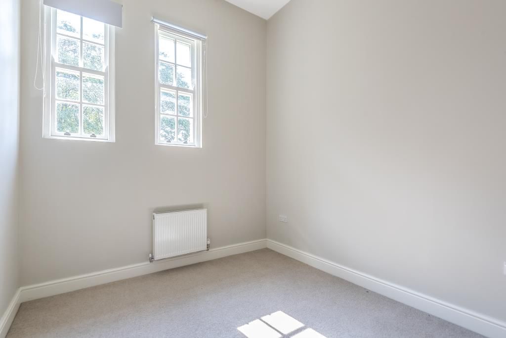 Property photo 2 of 10 Bedroom