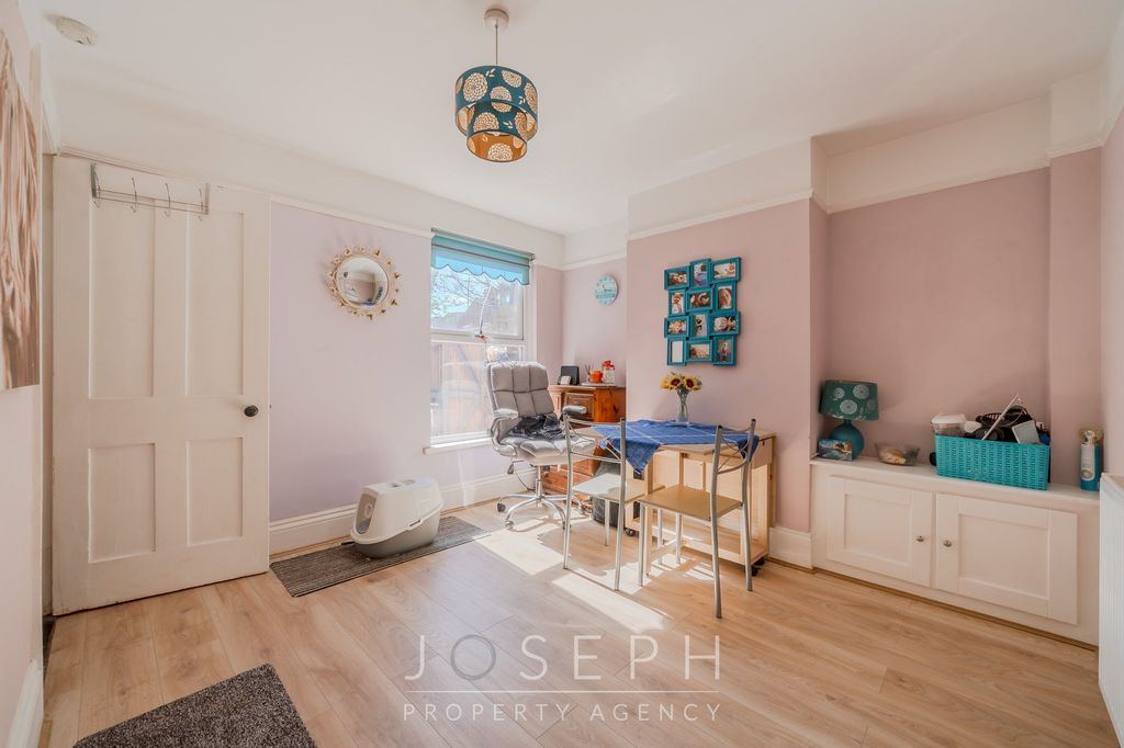 Property photo 3 of 12