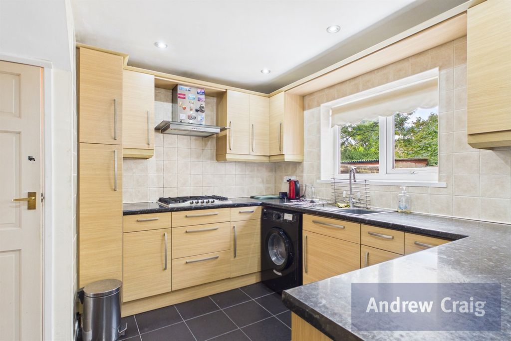 Property photo 2 of 16 Kitchen Diner