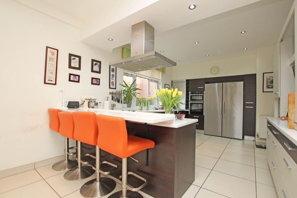 Property photo 2 of 41