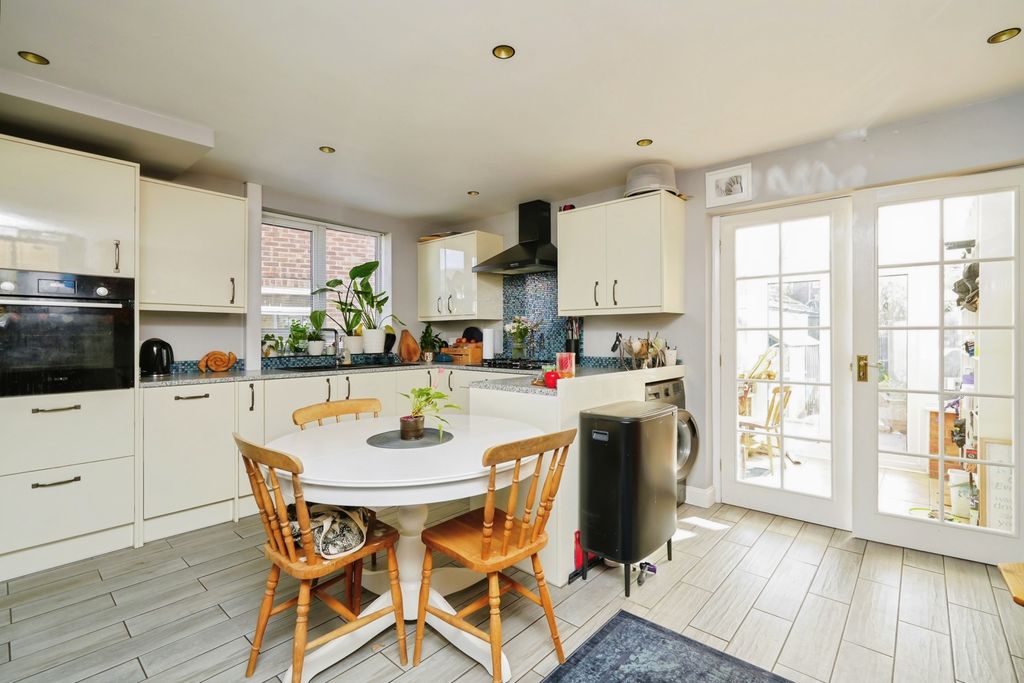 Property photo 3 of 12 Pbox-Img.Jpg
