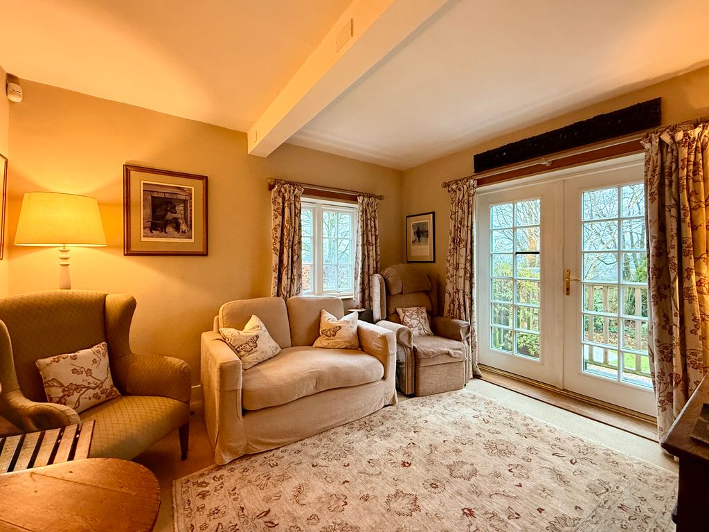 Property photo 3 of 18 Snug