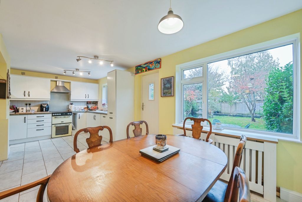 Property photo 3 of 20 Dining & Kitchen