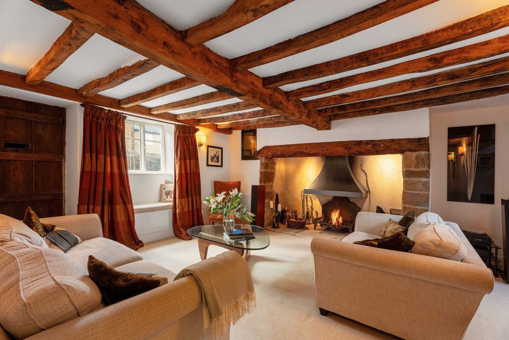 Property photo 2 of 35