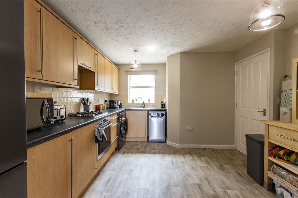 Property photo 2 of 17 Kitchen/Diner