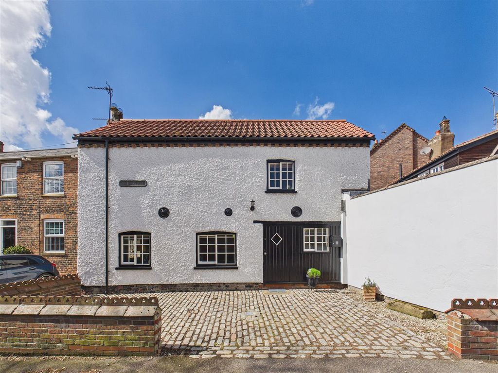 Property photo 1 of 12 Front