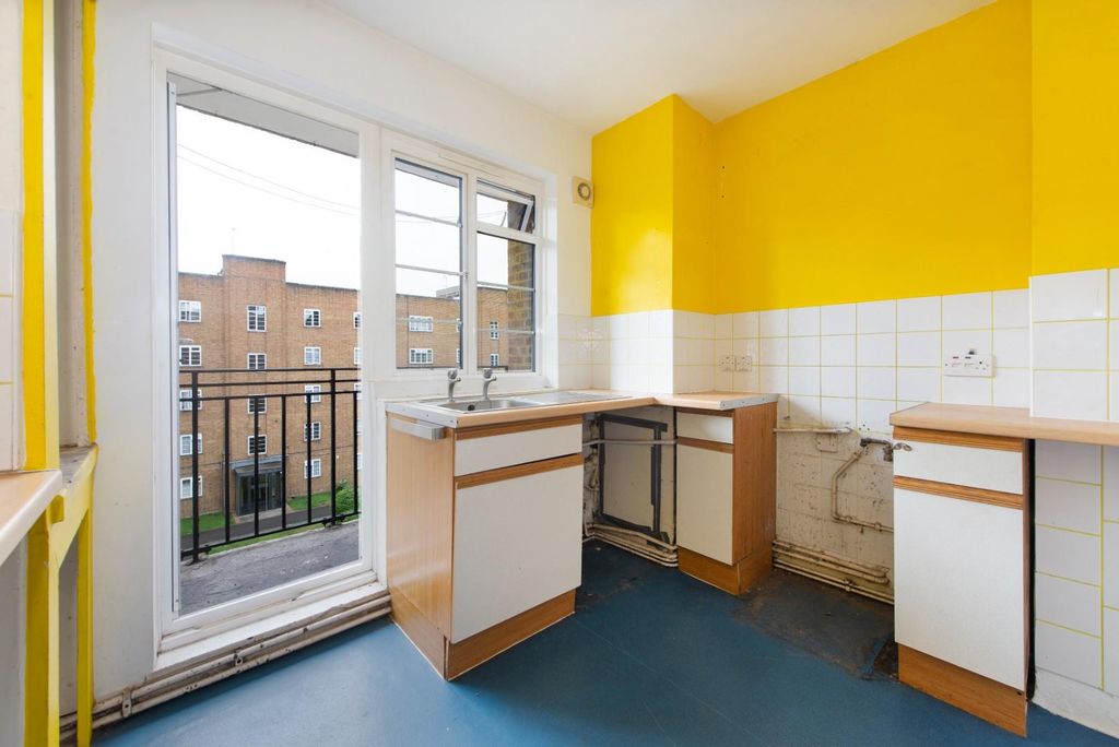 Property photo 1 of 12 Kitchen