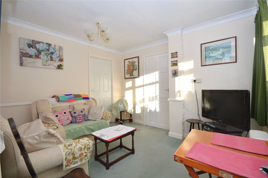 Property photo 3 of 19 Sitting Room