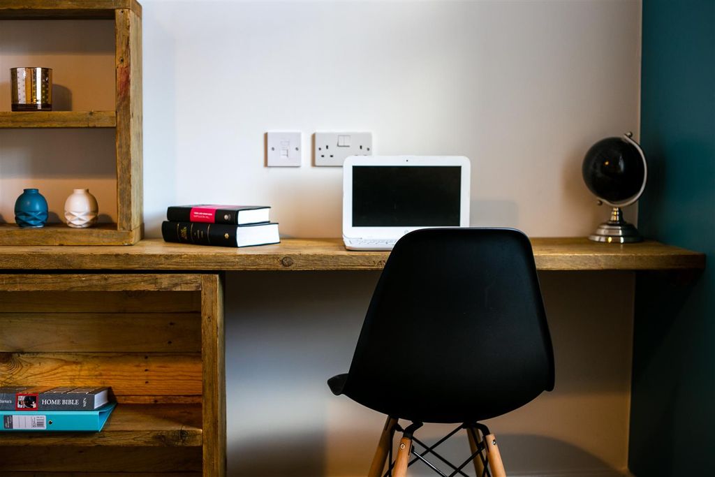 Property photo 3 of 8 47 Bolingbroke Rd-25.Jpg