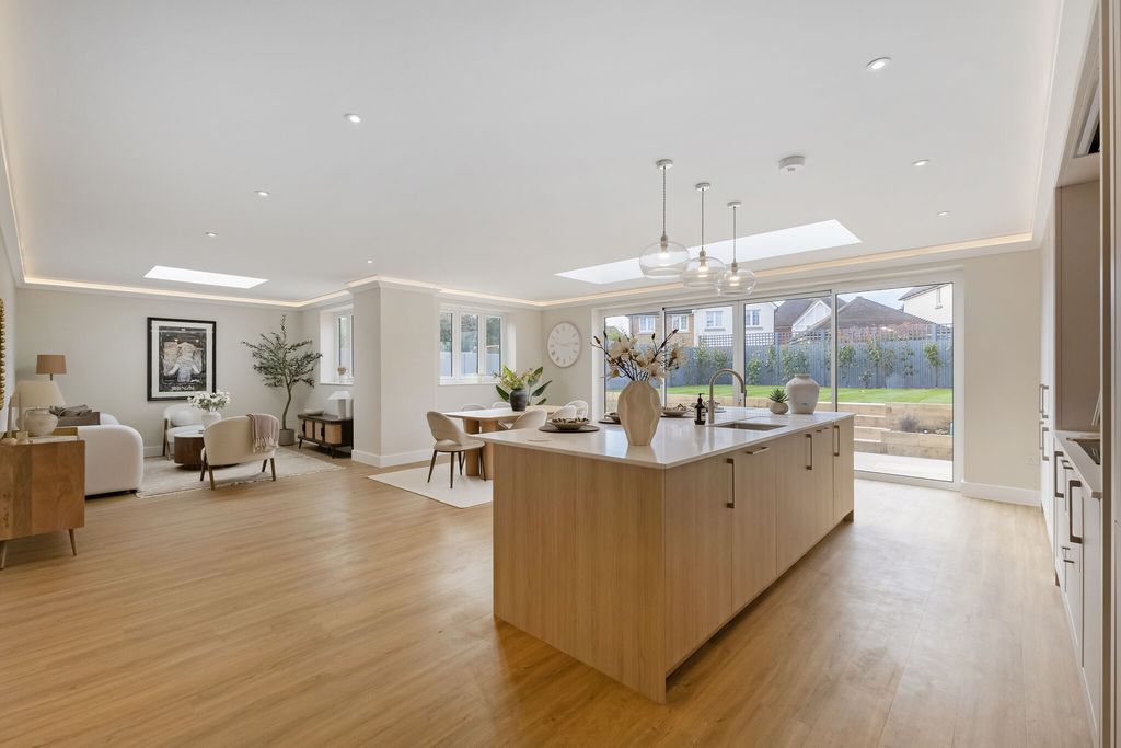 Property photo 3 of 23