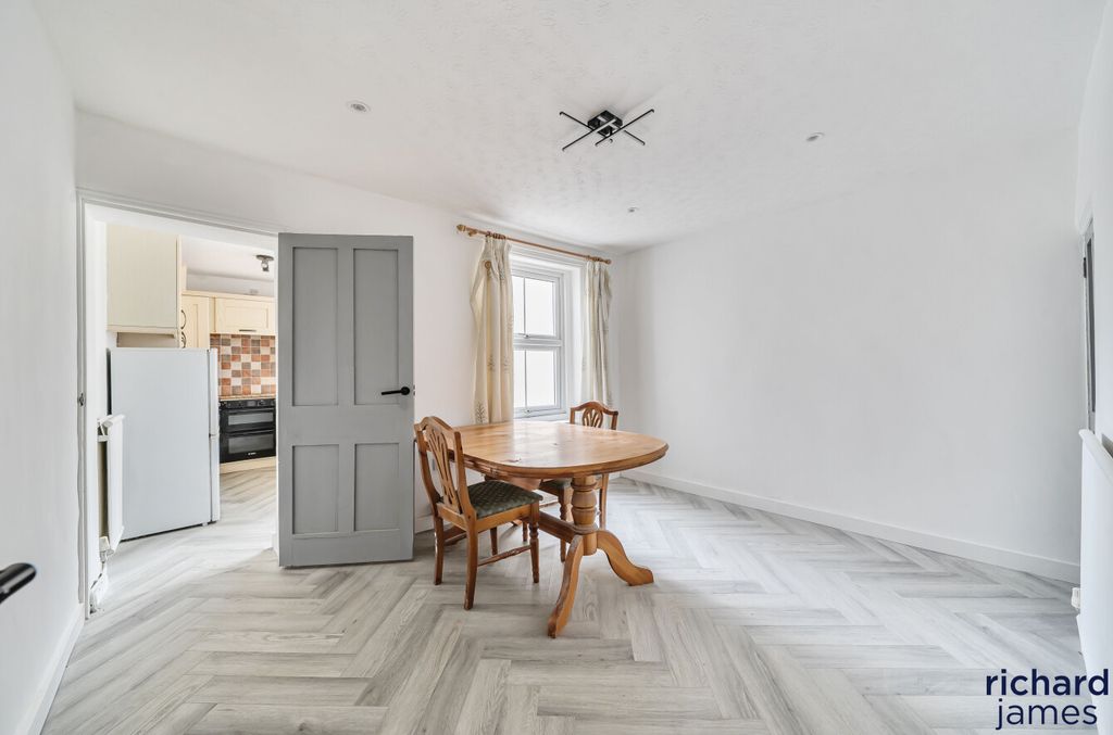 Property photo 3 of 12 9850Cf5Ef2B14Eee9Bf3c0B5A573Be08