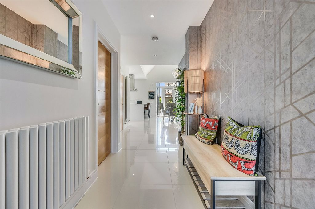 Property photo 3 of 24 Entrance Hall